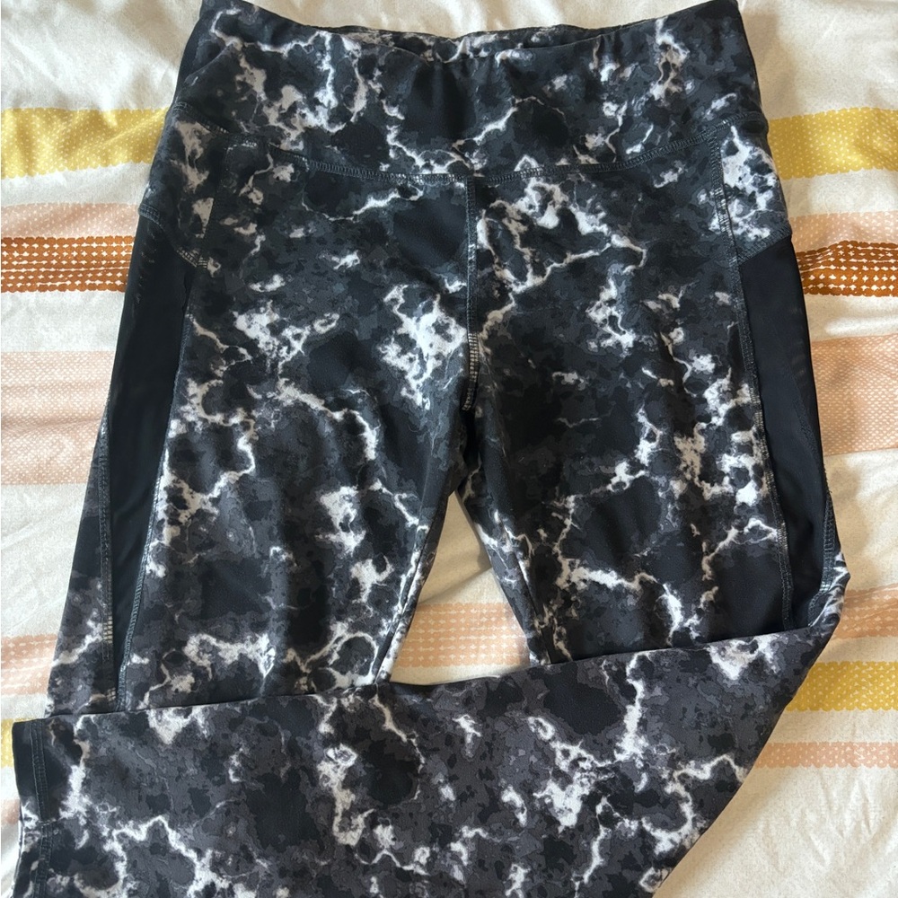 Lululemon Capri Pants - mesh side panel